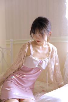 美女挑战穿100条黑色长袜